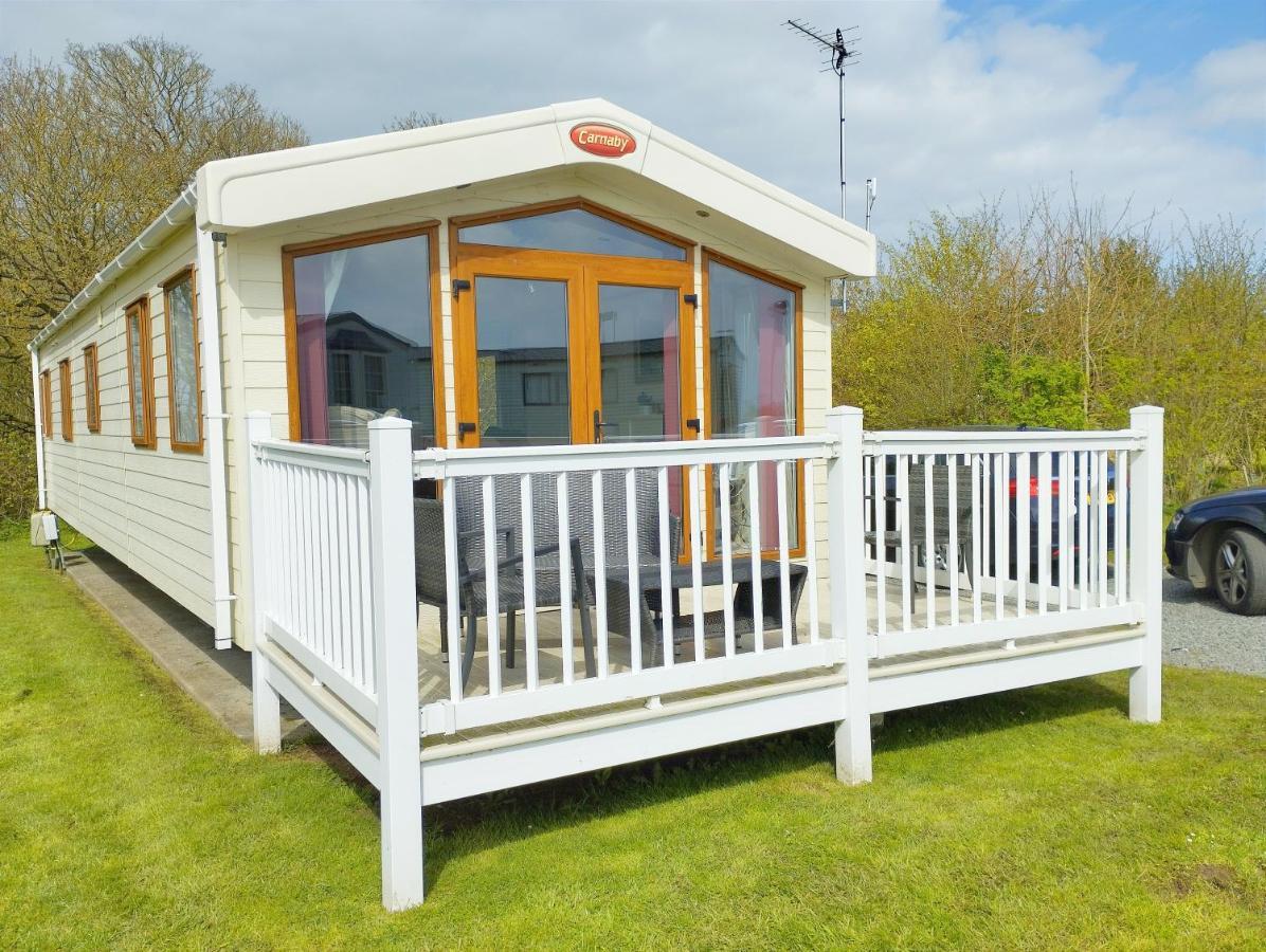 Sand Le Mere Holiday Village Caravan Hire Tunstall  Exterior photo