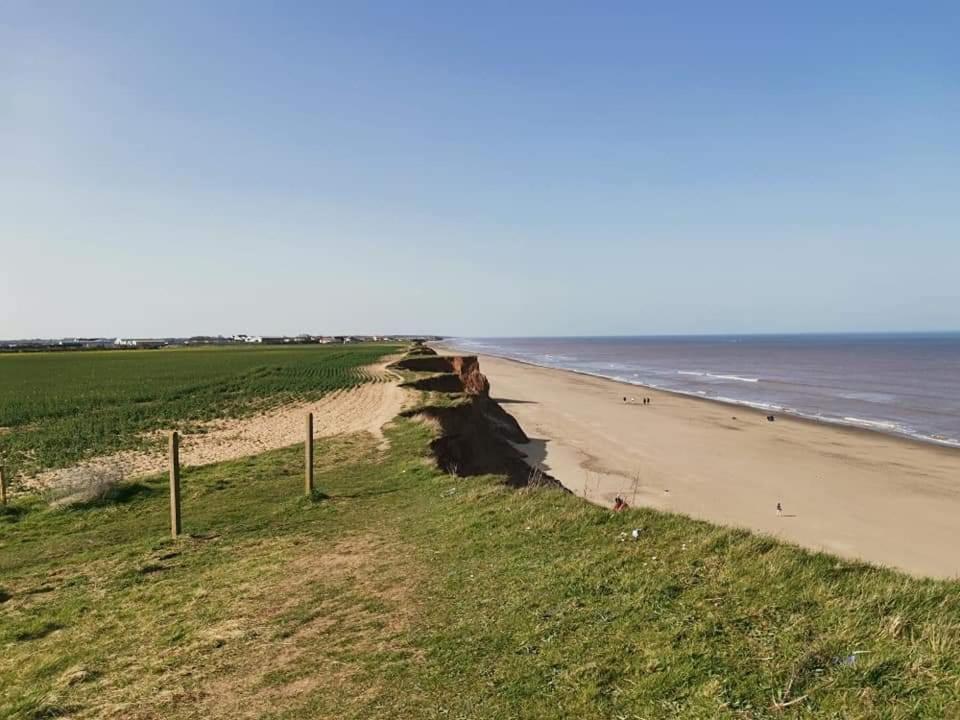 Sand Le Mere Holiday Village Caravan Hire Tunstall  Exterior photo