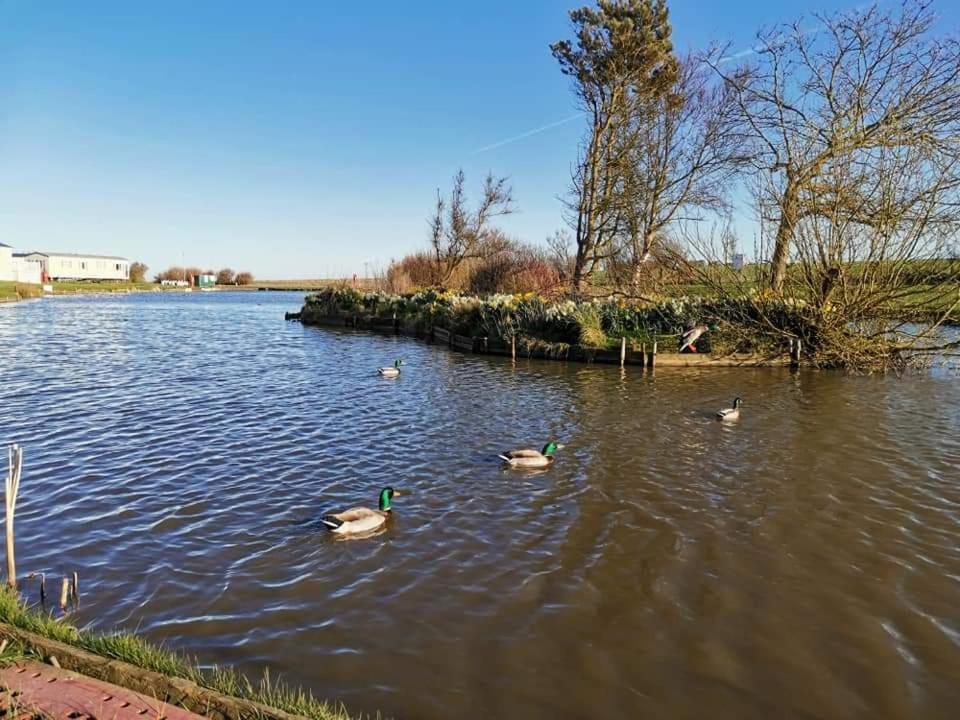 Sand Le Mere Holiday Village Caravan Hire Tunstall  Exterior photo
